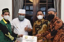 Lagi Beri Bantuan Korban Erupsi Semeru, Walikota Helmi Malah Tak Sengaja Buat Bupati Lumajang Tercengang