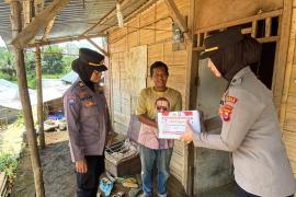 Sat Binmas Polres Kepahiang Salurkan Bantuan Kemanuasian Untuk Negeri