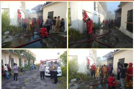 Datangi TKP, Polsek Ratu Samban Lakukan Pengamanan Lokasi Kebakaran 