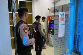 Tingkatkan Keamanan, Polres Kaur Patroli Cek Objek Vital