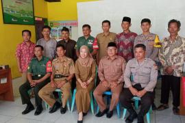 Kanit Binmas dan Bhabinkamtibmas Polsek Manna Hadiri Pelantikan dan Pengambilan Sumpah Perangkat Desa Gunung Kayo 