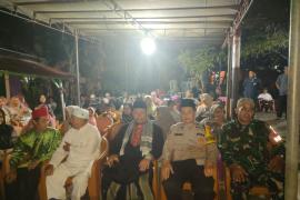 Dikelurahan Sumur Meleleh, Bhabinkamtbmas Polsek Teluk Segara Ikuti Yasinan dan Tahlilan