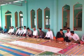 Hadiri Peringatan Tahun Baru Islam di Desa Air Batang, Kapolsek Nasal Harapkan Dapat Meningkatkan Keimanan 