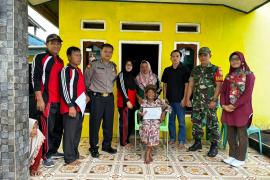 Bhabinkamtibmas Polsek Padang Guci Hulu Hadiri Penyaluran BLT DD di Air Kering 2