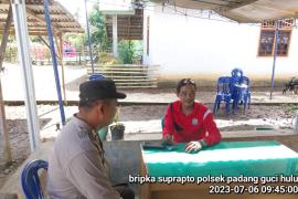 Bhabinkamtibmas Polsek Padang Guci Hulu Melaksanakan Sambang kepada Tomas di Desa Sinar Bulan 
