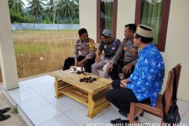 Bhabinkamtibmas Sambangi Tokoh Agama Guna Jalin Silahturahmi dan Sampaikan Imbauan Kamtibmas 