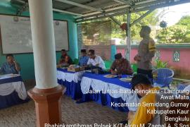 Monitoring Penyaluran BLT DD, Bhabinkamtibmas Ingatkan KPM Gunakan Bantuan Sesuai degan Kebutuhan Sehari-Hari