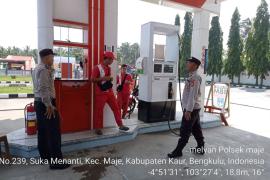 Cegah Penimbunan BBM Bersubsidi, Polsek Maje Lakukan Pengamanan dan Pengawasan di SPBU Air Numan 