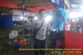 Polsek Kaur Selatan Monitoring Situasi Kamtibmas Kegiatan Pasar Malam 
