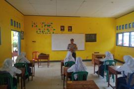 Sampaikan Bahaya Narkoba, Polsek Muara Sahung Gelar Police Go To School di SMPN 12 Kaur 