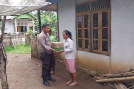 Polsek Padang Guci Hulu Berikan Bantuan Sembako di Desa Bungin Tambun 1 