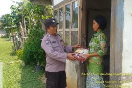 Polsek Kaur Tengah Berikan Bantuan Sembako Kepada Warga Yang Membutuhkan