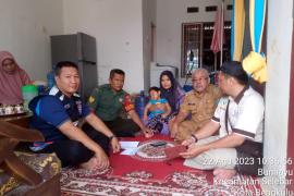 Bhabinkamtibmas Betungan Kunjungi Warga Binaan yang Sakit 