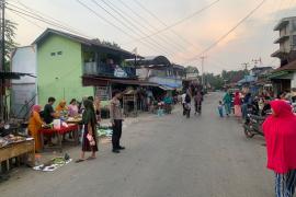 Personel Polsek Kaur Utara, Monitoring Situasi Kamtibmas di Pasar Harian 