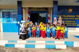 Sat Lantas Polres Kaur Melaksanakan Sehari Bersama Polisi Dalam Rangka Polisi Sahabat Anak