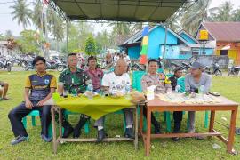 Kontrol Situasi Kamtibmas, Bhabinkamtibmas Polsek Kaur Selatan Hadiri Kegiatan Perayaan HUT RI di Desa Jembatan Dua