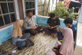 Sambang Desa, Bhabinkamtibmas Sampaikan Imbauan kepada Warga