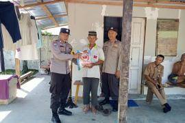 Kegiatan Selasa Berbagi, Polsek Maje Salurkan Bantuan Kepada Warga Kurang Mampu