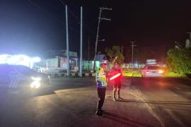 Pantau Situasi Kamseltibcarlantas, Sat Lantas Polres Kaur Patroli Blue Light