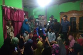 Bhabinkamtibmas Polsek Tanjung Kemuning Sambangi Warga Binaan yang Mengalami Kecelakaan Kapal 