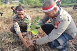 Polres Mukomuko Tanam 1000 Bibit Pohon