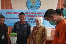 BNNK Bengkulu Ringkus Pengedar Sabu, Barang Bukti Langsung Diblender