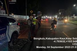Pantau Arus Lalin, Polres Kaur Patroli di Jalan Lintas 