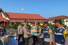 Polri Peduli Budaya Literasi, Polres Kaur Bagikan Buku kepada Bhabinkamtibmas Polsek Jajaran