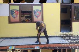 Sabtu Bersih,  Polres Kaur dan Polsek Jajaran Bersihkan Lingkungan Polres Dan Polsek Jajaran