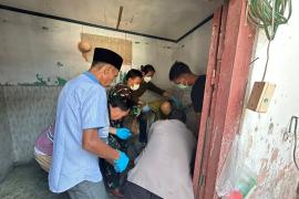 Polisi Olah  TKP Penemuan Warga Meninggal Dunia