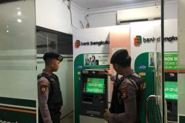 Berikan Rasa Aman Kepada Masyarakat yang Melaksankan Transksi di ATM, Personel Polres Kaur Laksankan Patroli