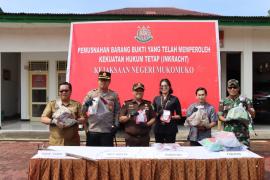 Kapolres Mukomuko Hadiri Pemusnahan Barang Bukti di Kejari Mukomuko