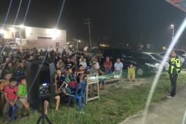 Unit Sat Lantas Polres Kaur Gelar Nobar Bola dan Sampaikan Tatatertib Berlalulintas 