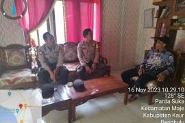 Patroli Sambang, Personel Polsek Maje Sampaikan dan Sosialisasikan Dumas Presisi 
