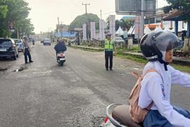 Bentuk Pelayanan  Kepada Masyarakat, Sat Lantas Polres Kaur Gelar Pengaturan Lalin Pagi Hari