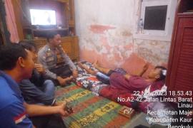 Bhabinkamtibmas Polsek Maje Datangi Rumah Korban Dugaan Tindak Pidana di Desa Linau 