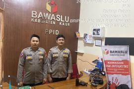 Pengamanan di Kantor Bawaslu, Personel Cek Setiap Barang Bawaan 