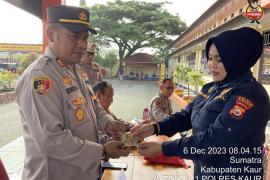 Pastikan Kondisi Personel Sehat, Kasubsatgas Banops OMB Dokkes Polres Kaur Cek Kesehatan Personelv