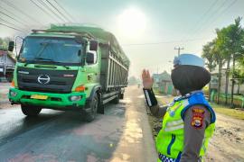 Wujudkan Kamseltibcar Lantas Aman, Sat Lantas Polres Kaur Lakukan Pengaturan Lalin di Pagi Hari 