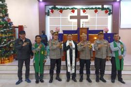 Pastikan Pengamanan Perayaan Natal Berjalan Baik, Wakapolres Kaur Tinjau Gereja di Wilkum Polres Kaur