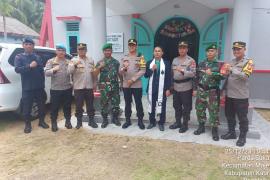 Pastikan Perayaan Natal Berjalan Aman, Kapolres Kaur Pantau Langsung Pengamanan di Gereja 