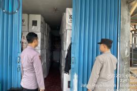 Tingkatkan Sistem Pengamanan, Personel Polres Kaur Patroli Pengamanan di Gudang Logistik