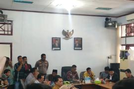 Polres Kaur Gelar Pengamanan Rapat Dengar Pendapat DPRD Kabupaten Kaur Bersama PTDSJ dan PPSS