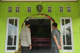 Personel Polres Kaur Melaksankan Pengamanan Perayaan Natal di Gereja 