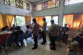 Patroli ke Kantor Panitia Persiapan Pemilu Kecamatan, Polsek Maje Sampaiakan Imbauan Kmatibmas Jelang Pemilu 