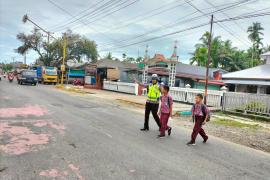 Hindari Kemacetan dan Kecelakaan Lalu Lintas, Polres Kaur Pengaturan Lalin di Pagi Hari