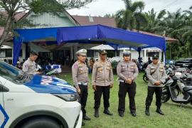 Cegah Gangguan Kamtibmas, Kasat Lantas Bersama Personel Patroli, Lakukan Pengamanan Rapat Pleno Tingkat Kecamatan 