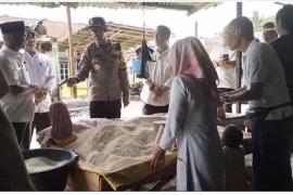 Pastikan Harga Sembako Stabil, Kapolres Kaur Bersama Bupati Kaur Cek Harga Sembako di Pasar 