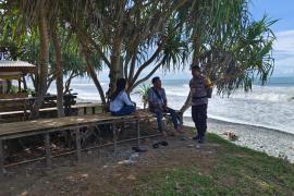 Imbauan Bhabinkamtibmas Polsek Manna Melalui Sambang di Desa Terulung 