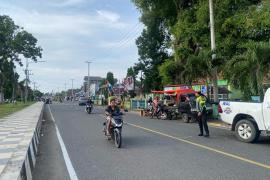 Personel Sat Lantas Polres Mukomuko Laksanakan Pengamanan Arus Lalin di Depan Pasar Tumpah 